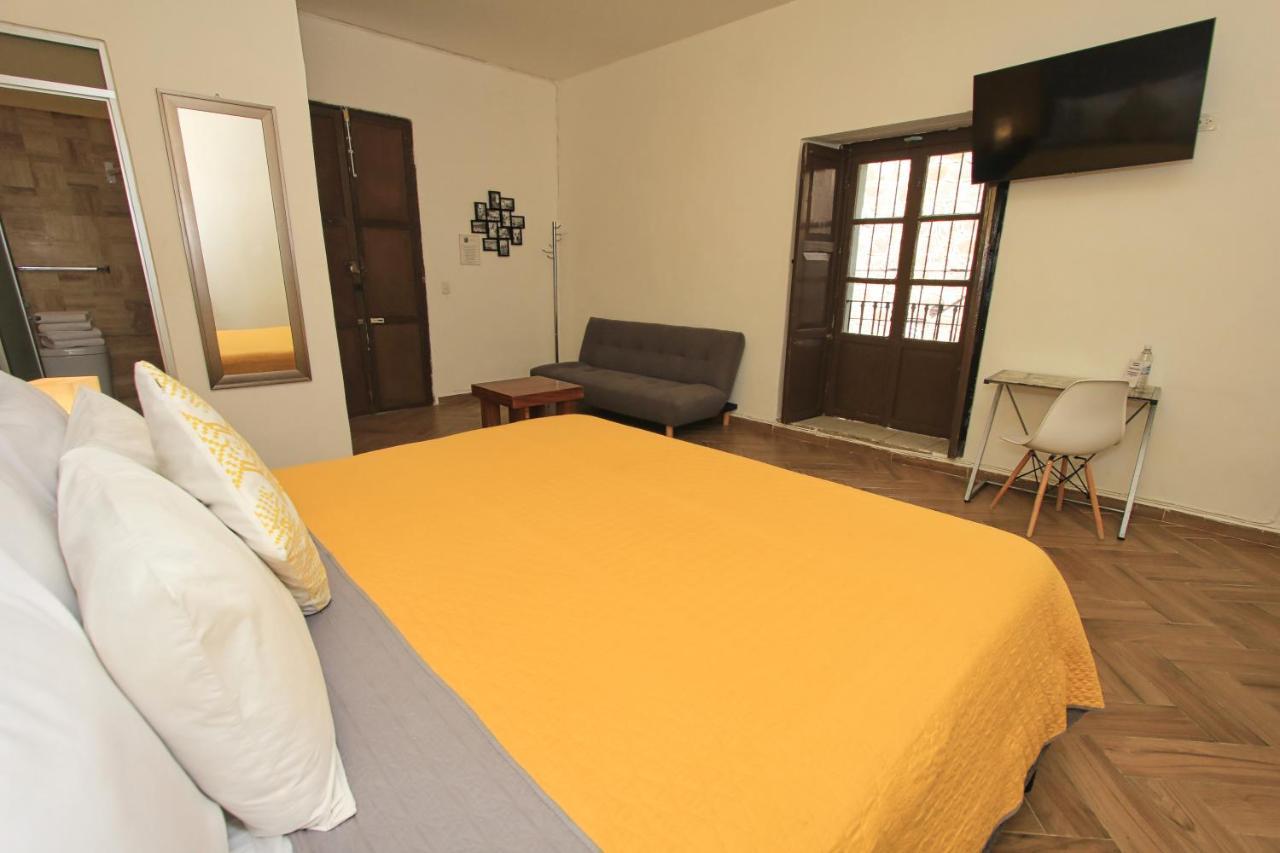 Hotel Universidad *